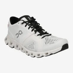 On Running Art.  Cloud X - White