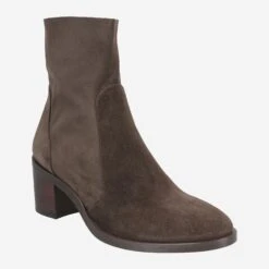 Art.  48.005.001-008 - Brown